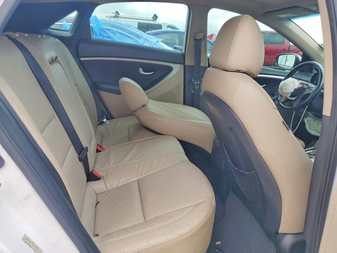 Hyundai ELANTRA Base