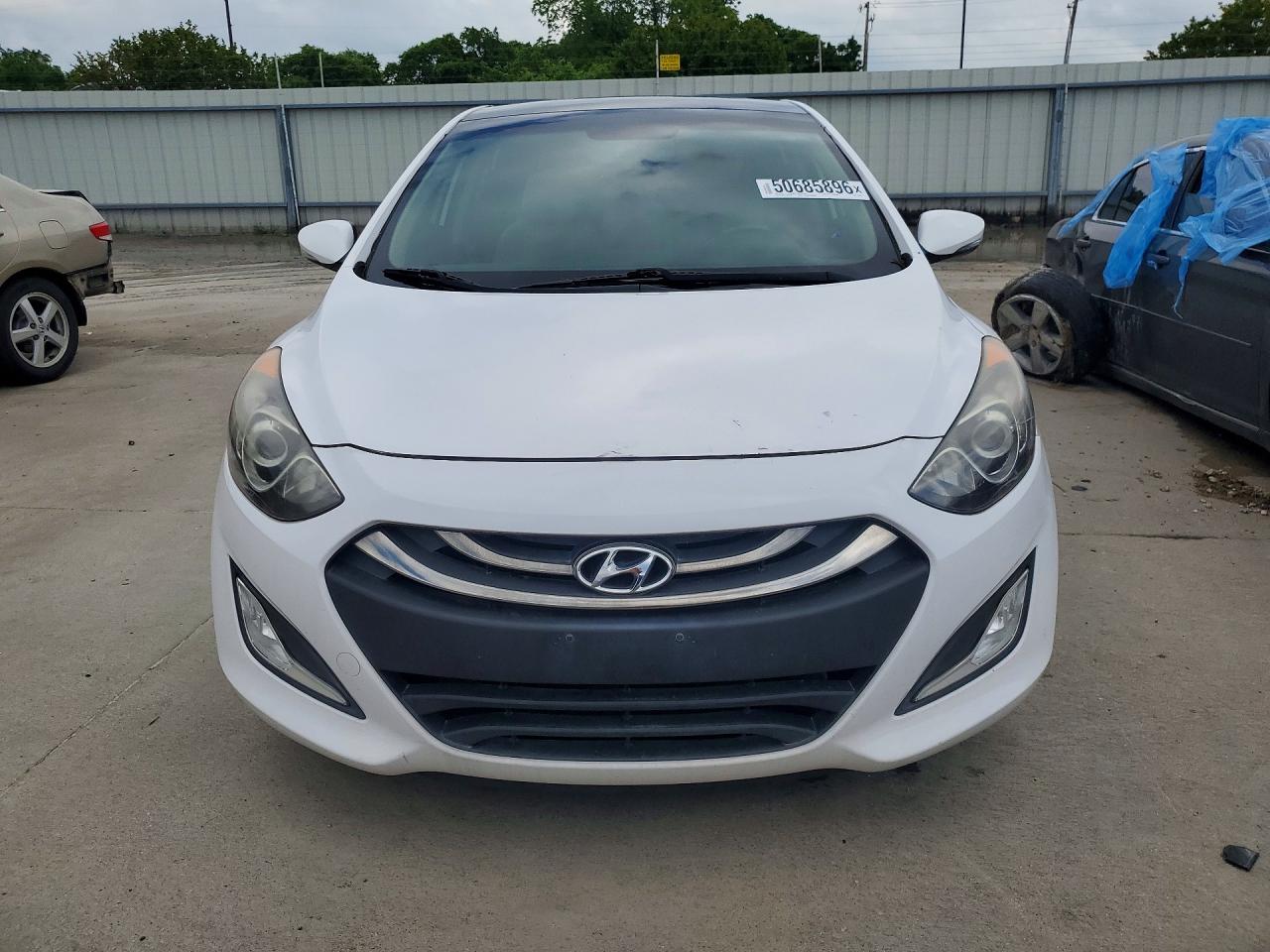 Hyundai ELANTRA Base