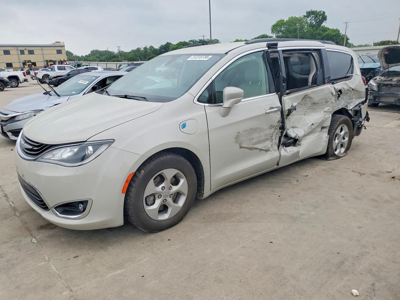 Salvage Chrysler Pacifica Image