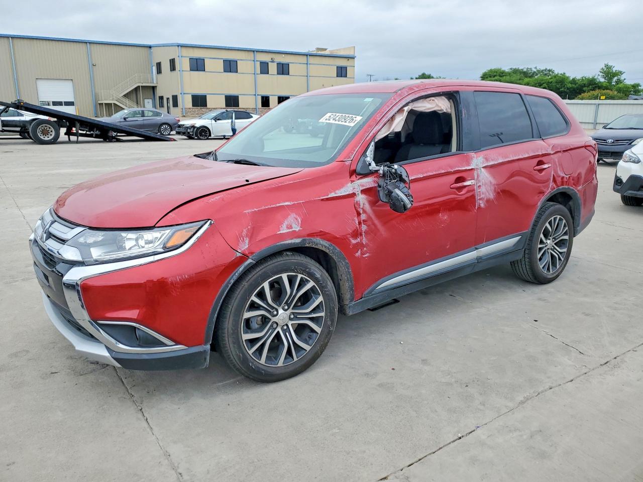 Salvage Mitsubishi Outlander Image