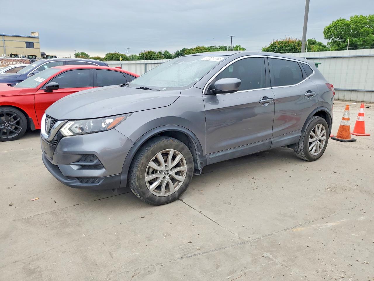 Salvage Nissan Rogue Image