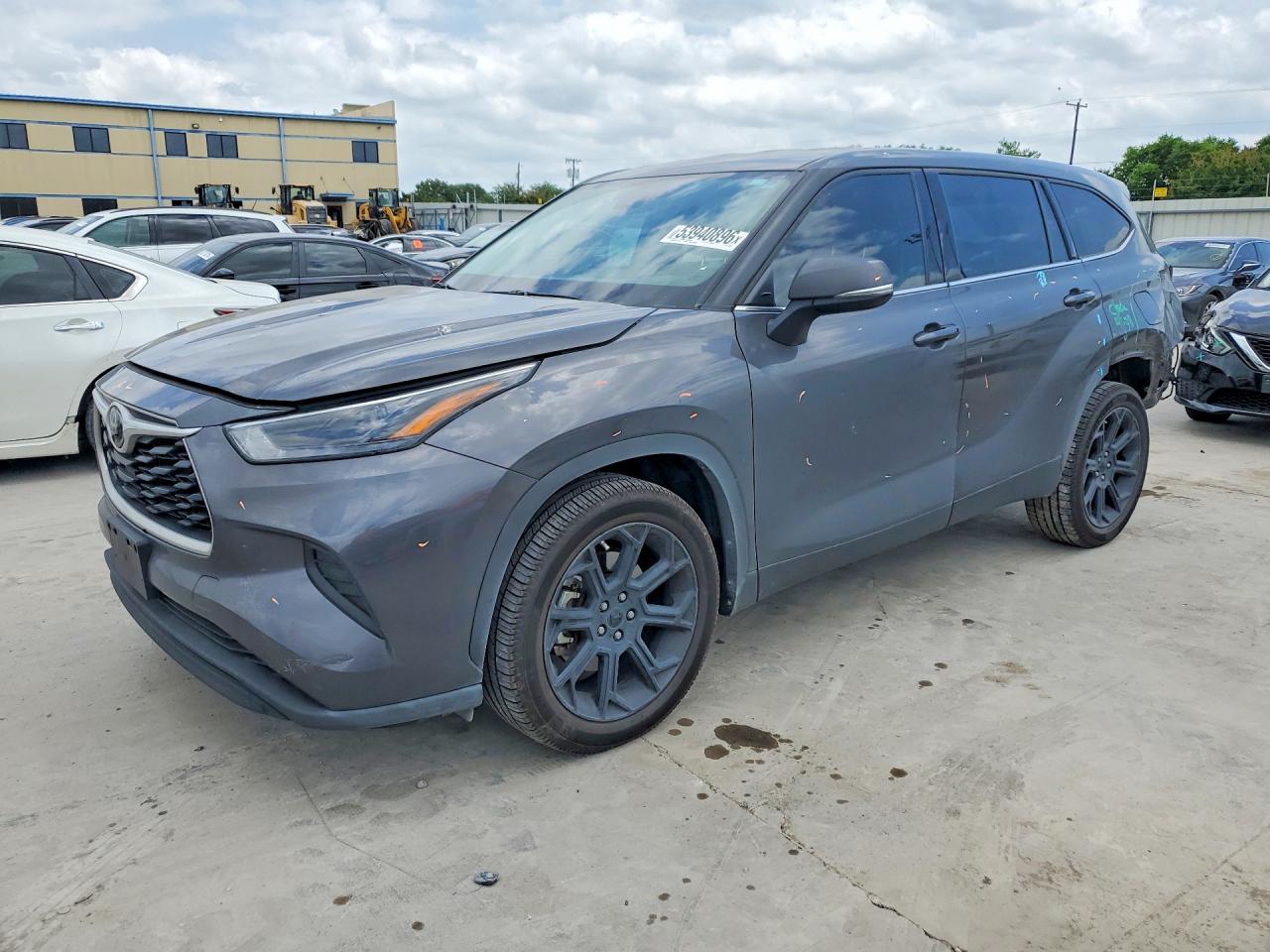 Salvage Toyota Highlander Image