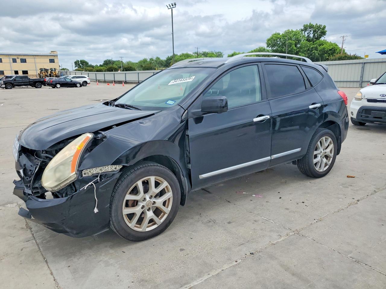 Salvage Nissan Rogue Image