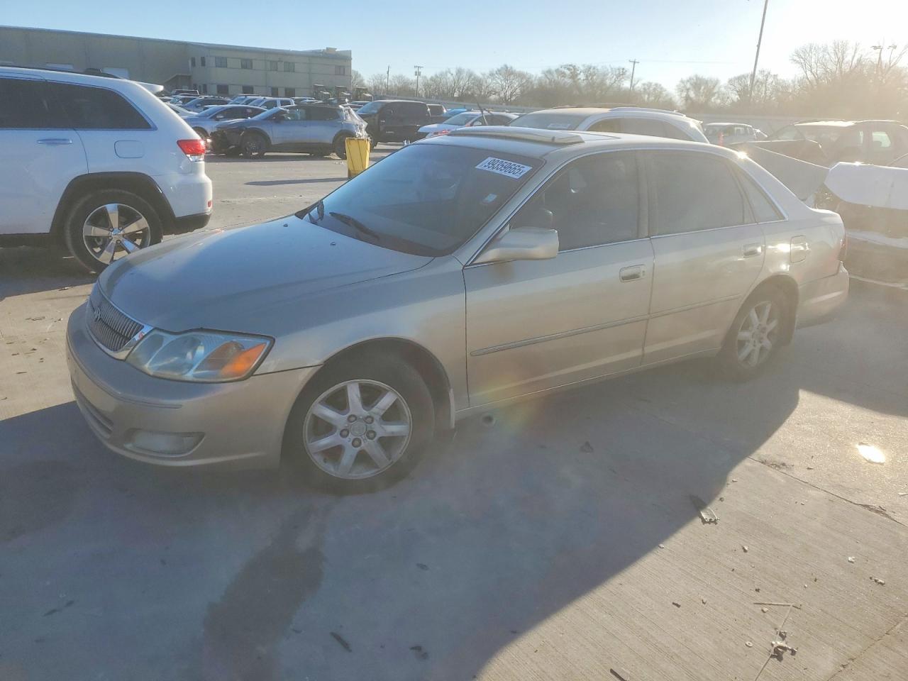 Salvage Toyota Avalon Image