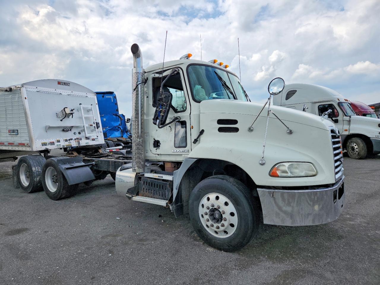 Salvage Mack 600 Image