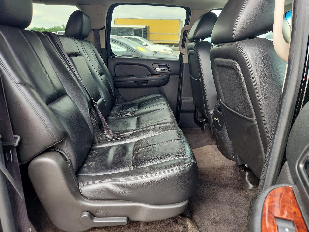 Chevrolet Suburban C1500 Lt