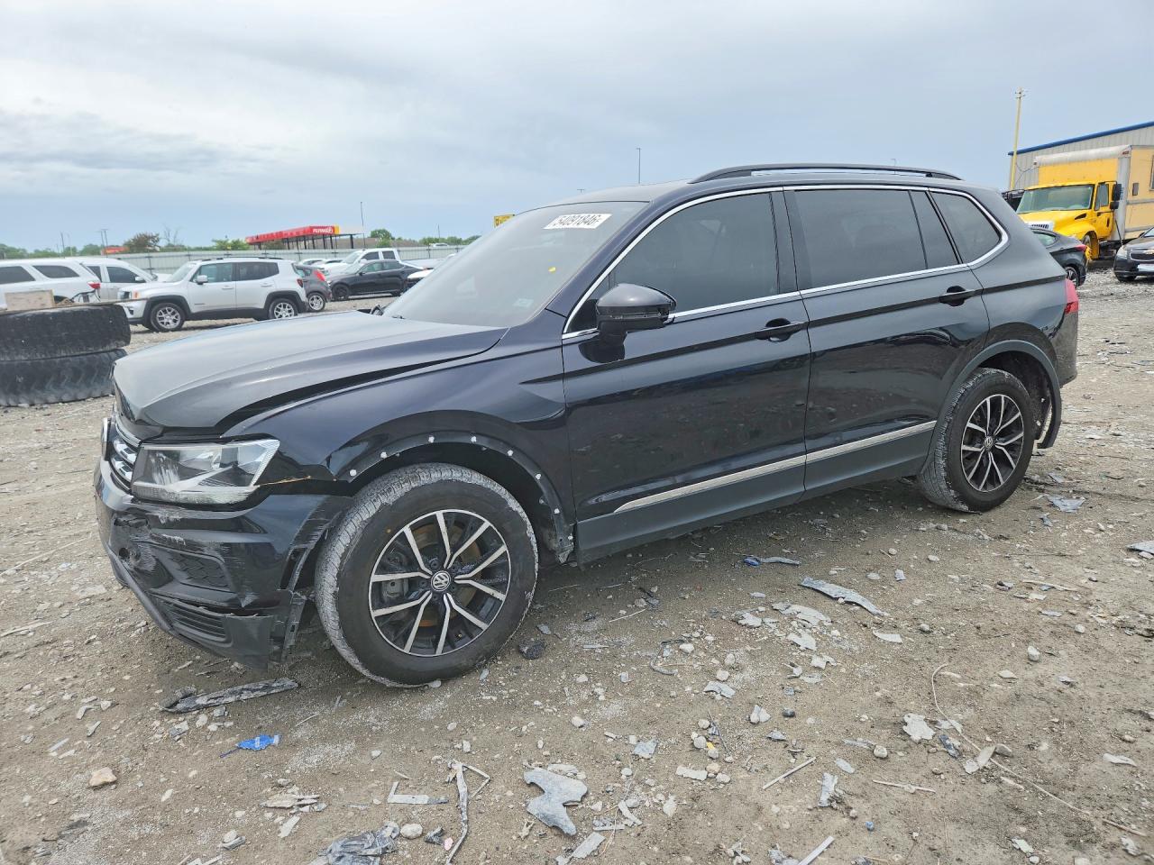 Salvage Volkswagen Tiguan Image
