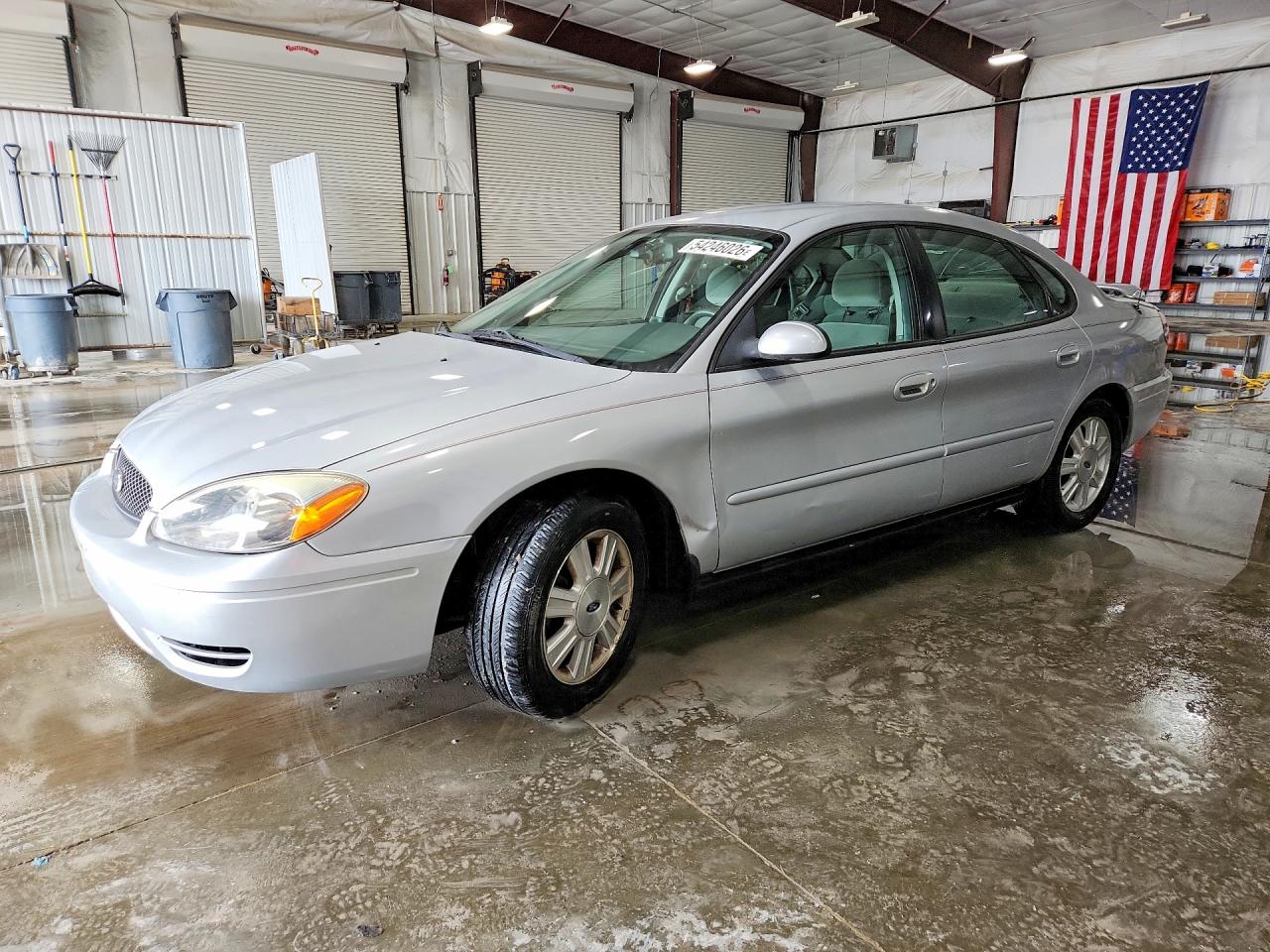 Salvage Ford Taurus Image