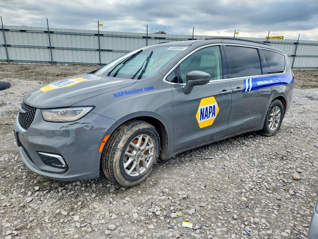 Salvage Chrysler Pacifica Image