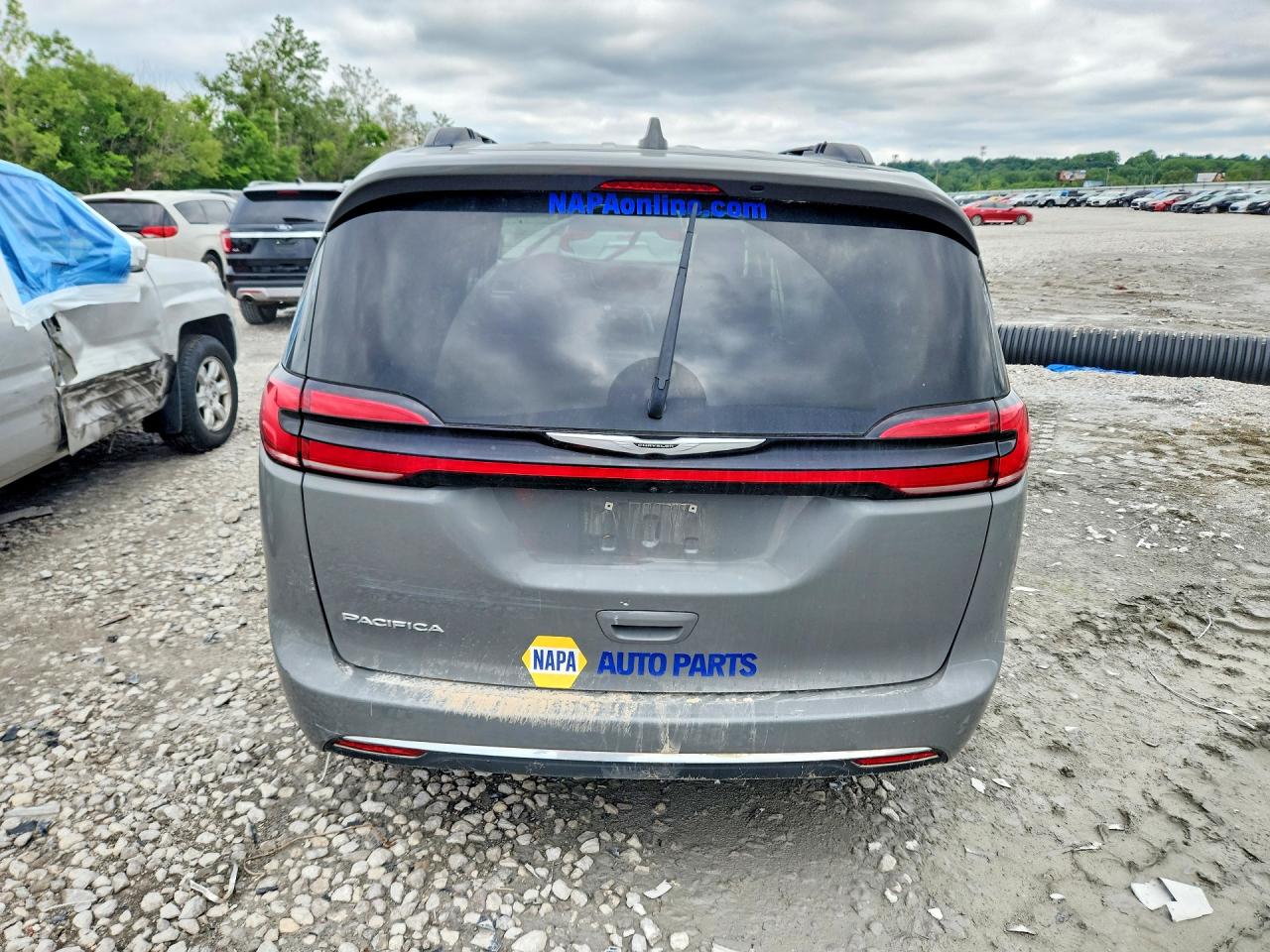 Chrysler Pacifica Touring L