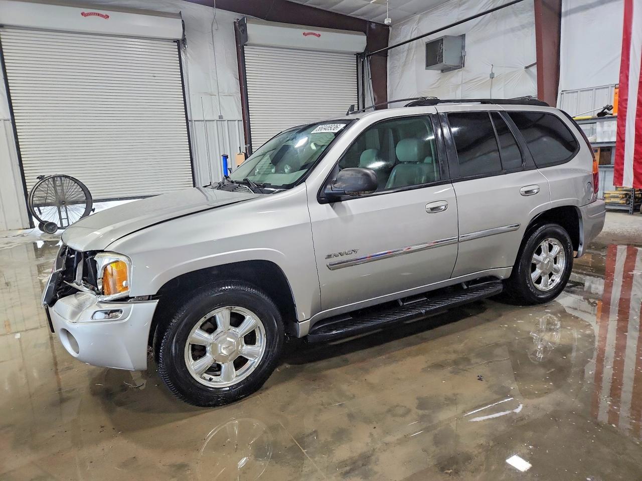 Salvage GMC Envoy Image