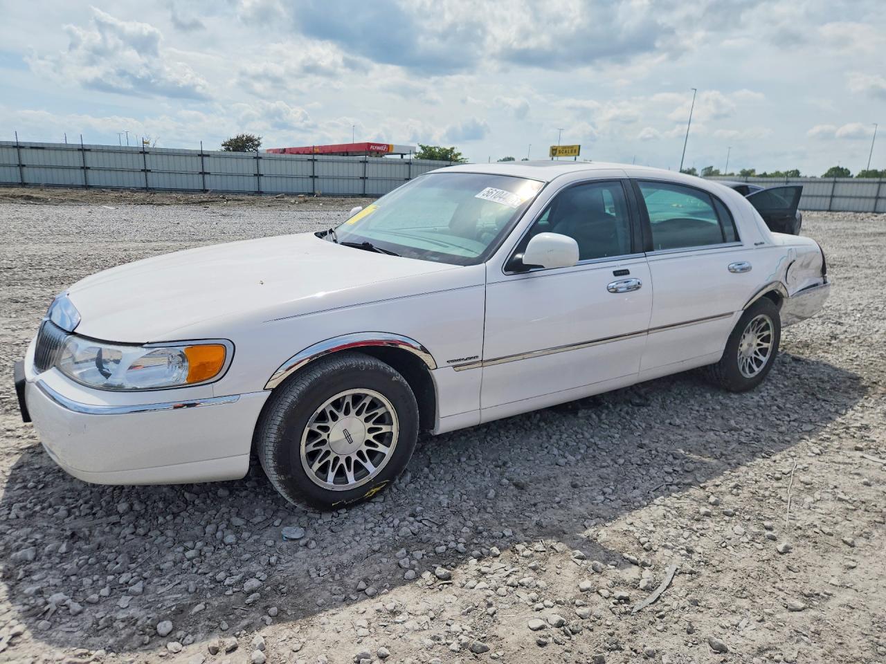 Salvage Lincoln Towncar Image