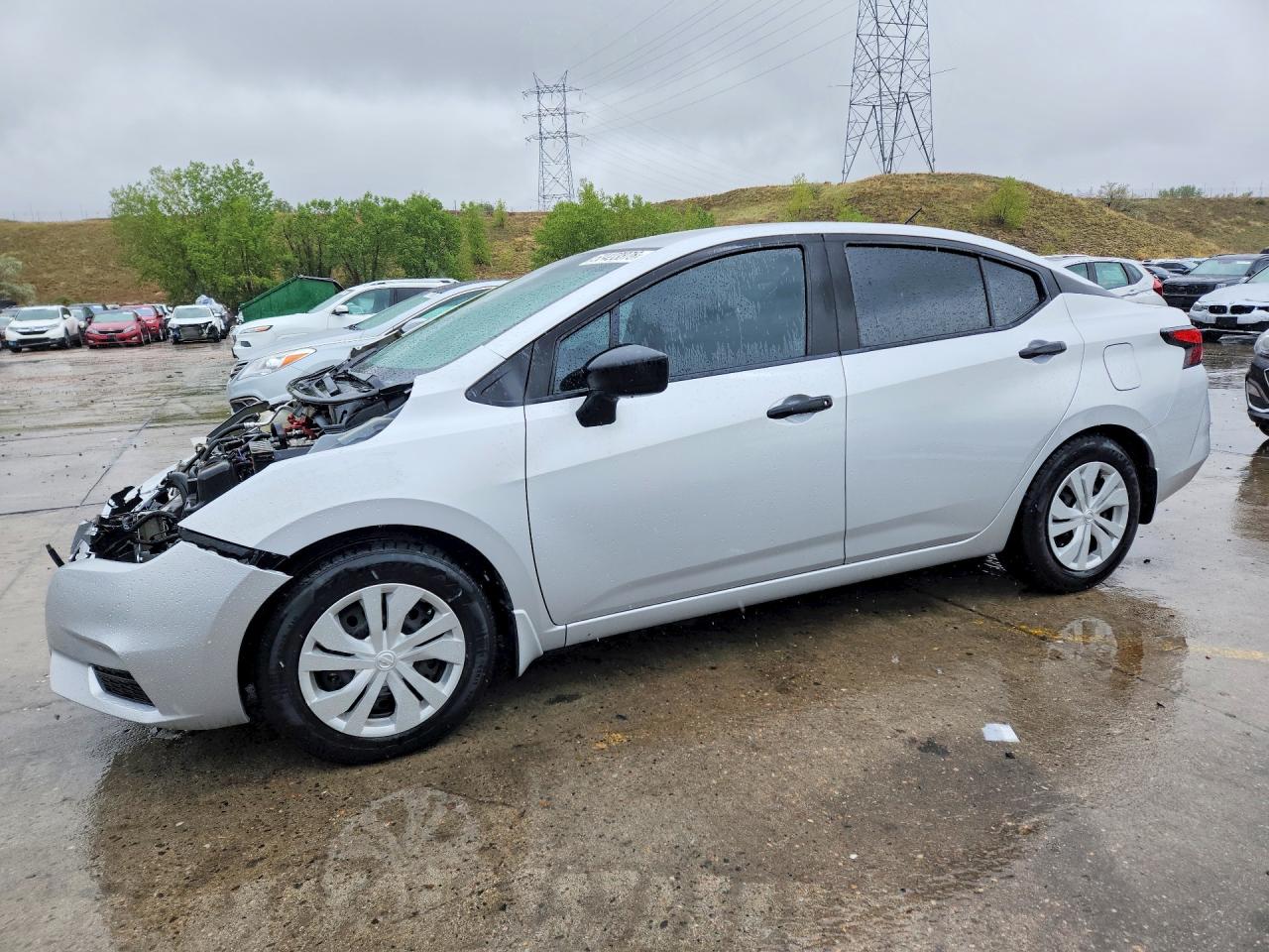 Salvage Nissan Versa Image