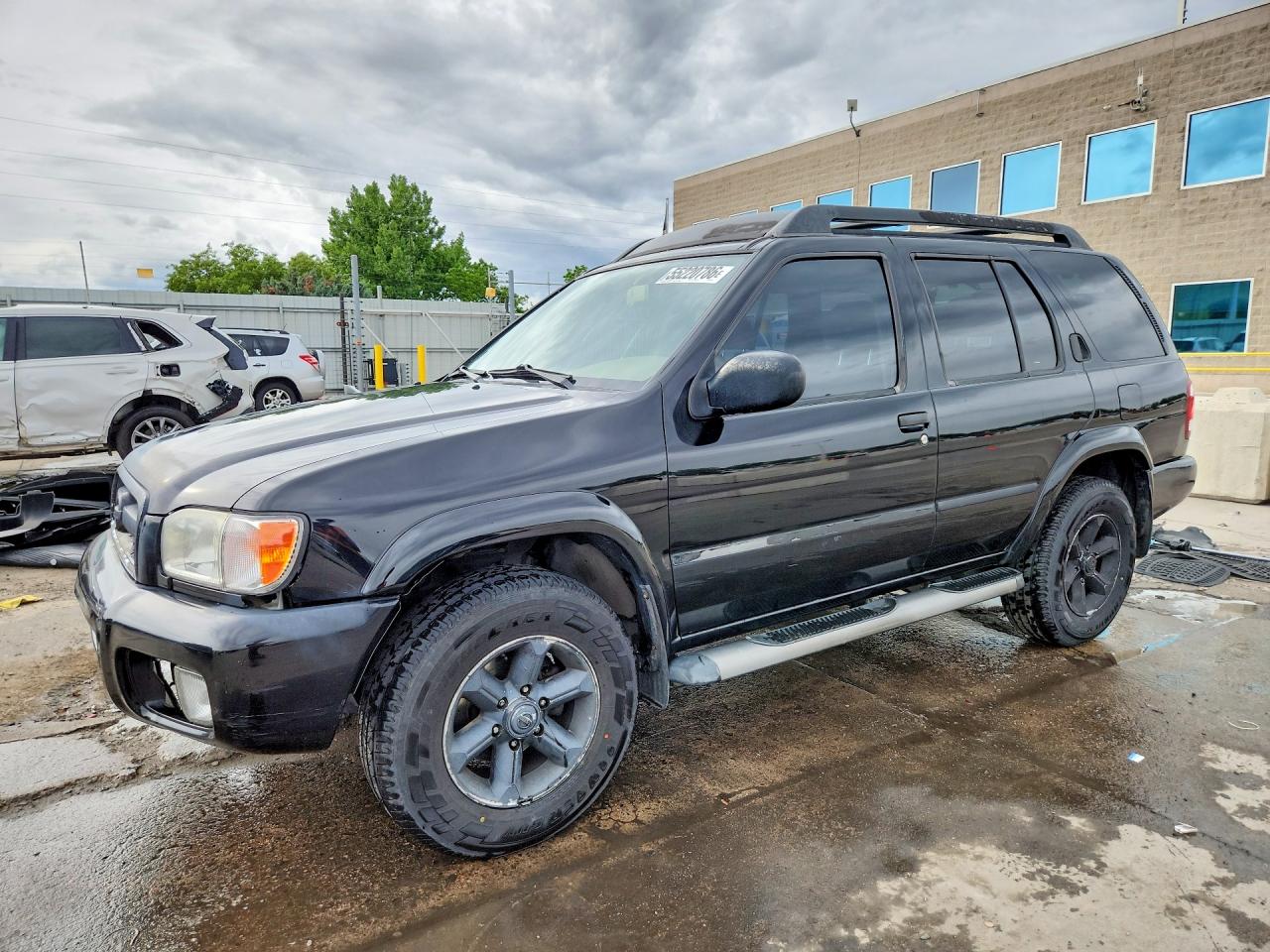 Salvage Nissan Pathfinder Image