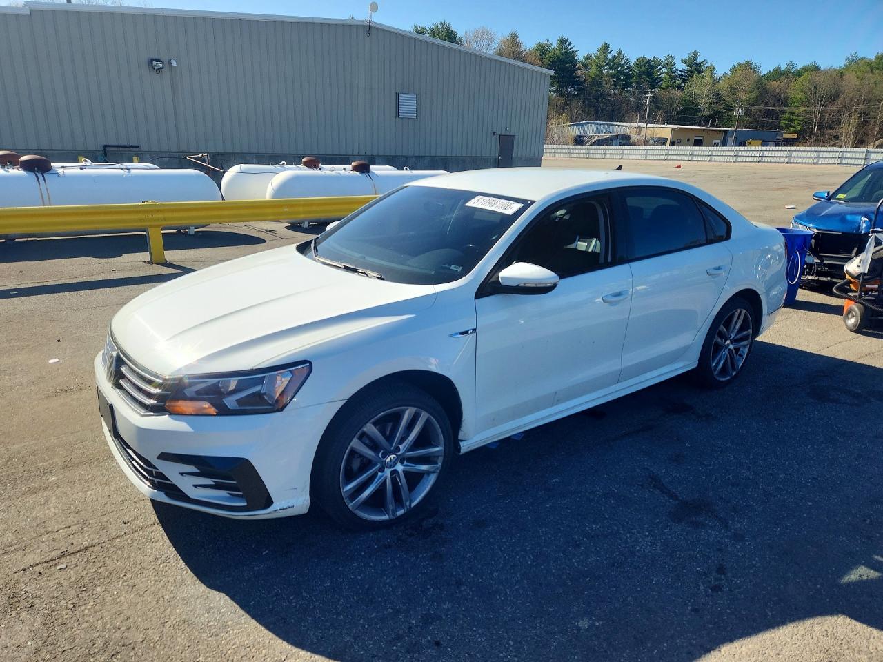 Salvage Volkswagen Passat Image