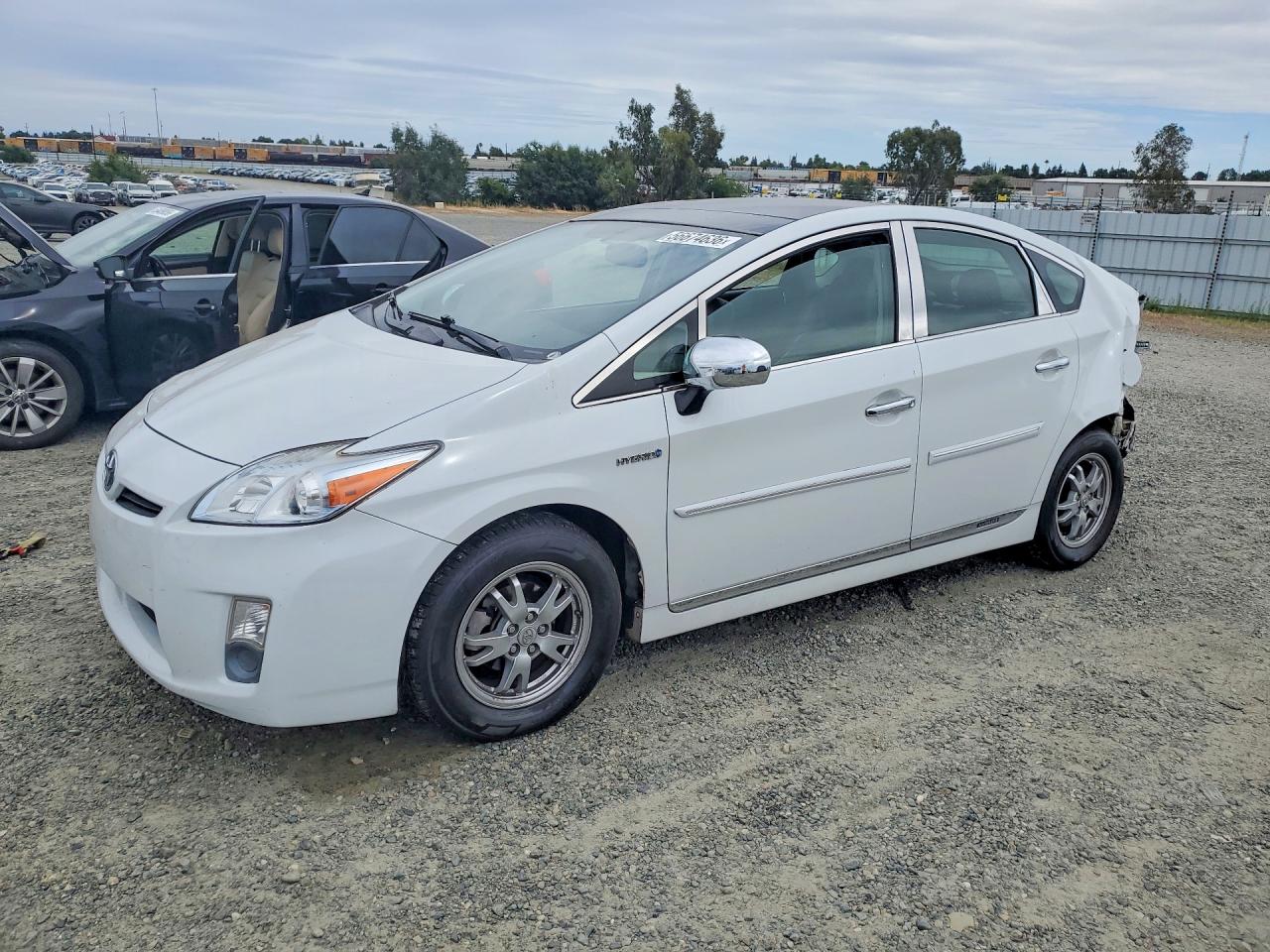 Salvage Toyota Prius Image
