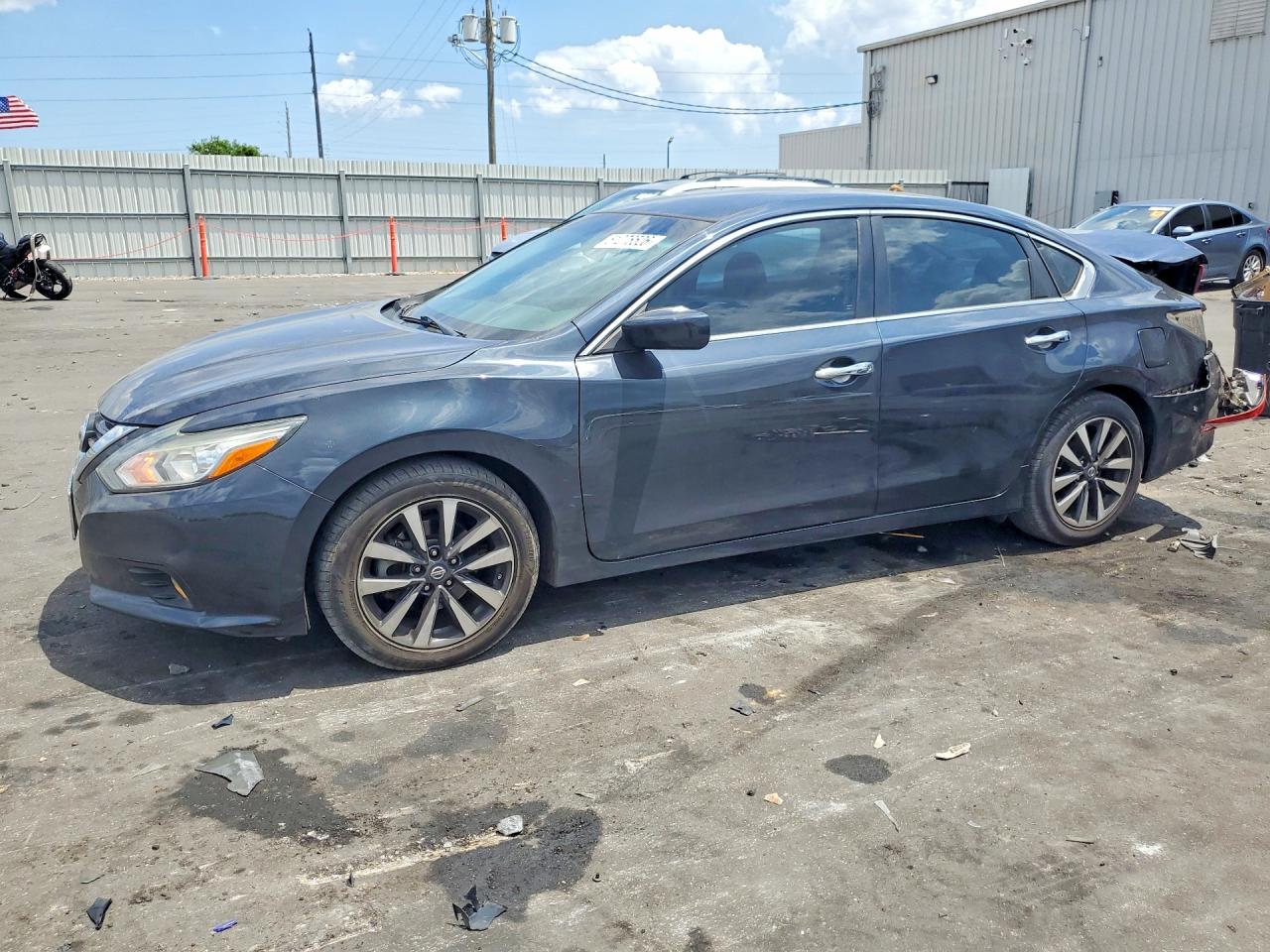Salvage Nissan Altima Image