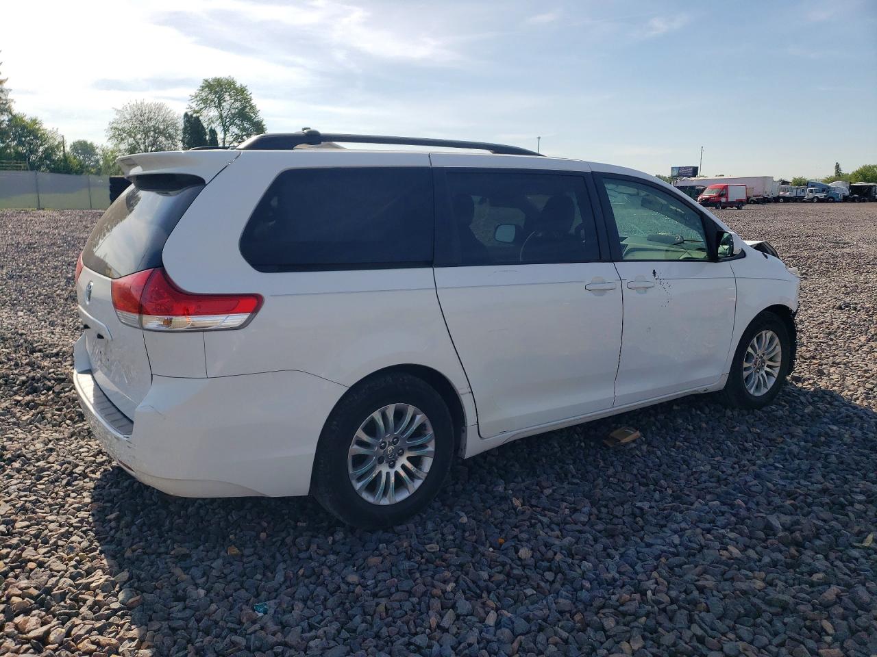 Toyota Sienna Xle 8-passenger