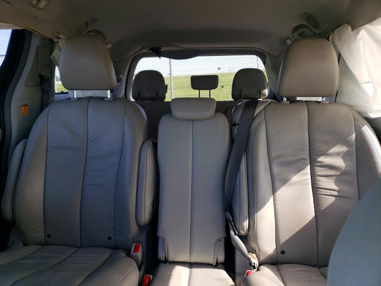 Toyota Sienna Xle 8-passenger