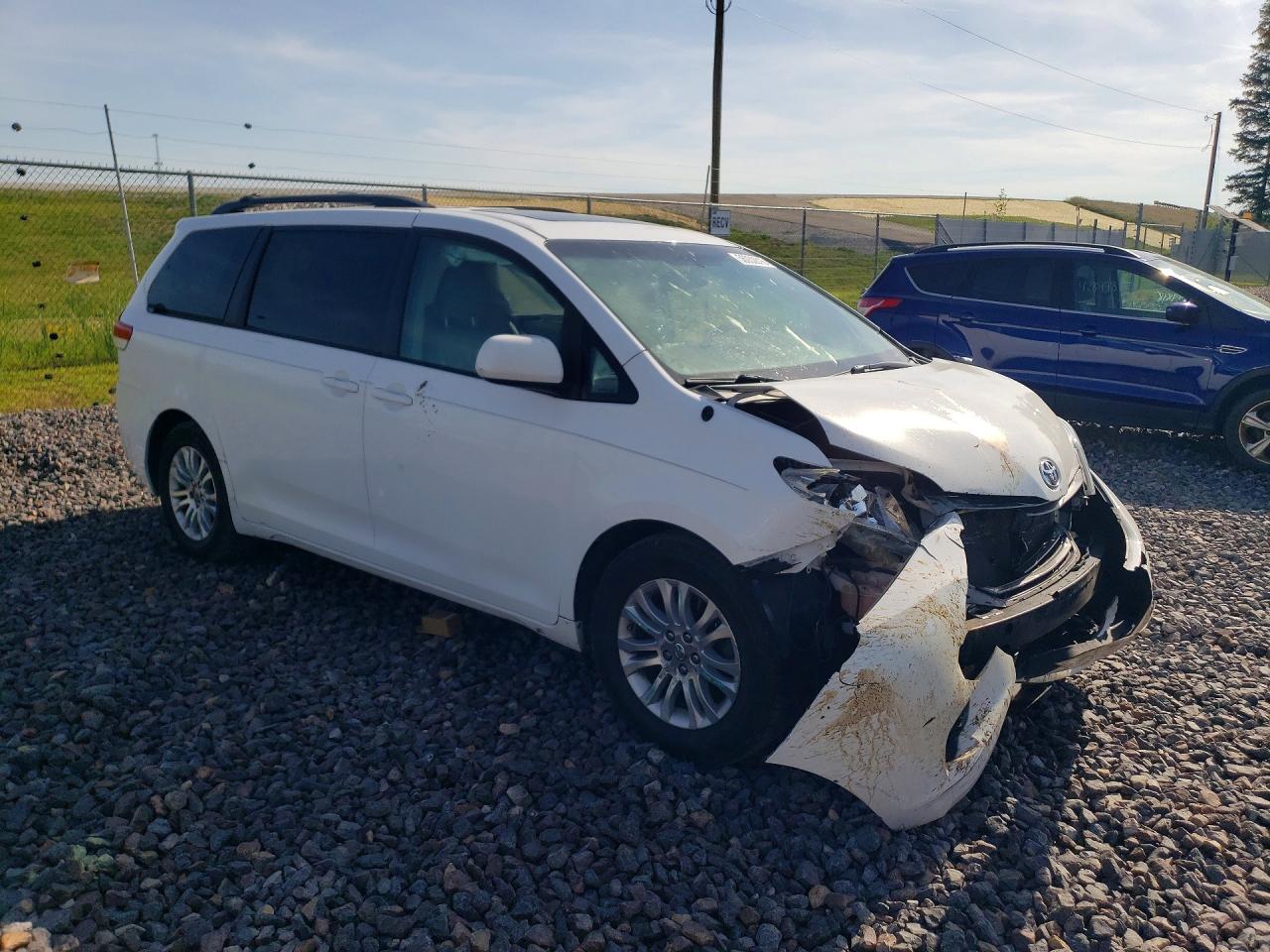 Toyota Sienna Xle 8-passenger