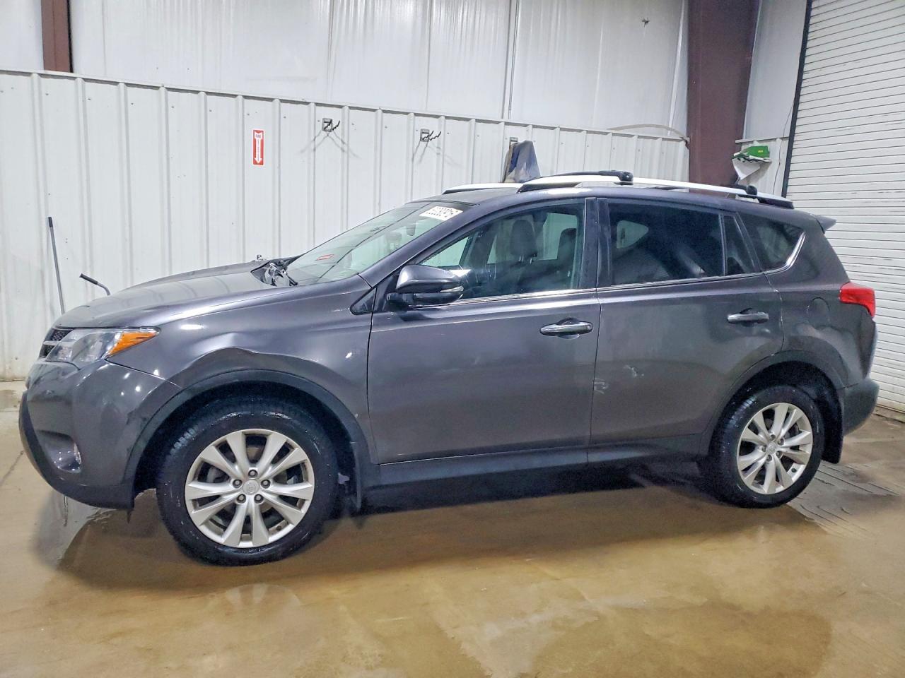 Salvage Toyota RAV4 Image