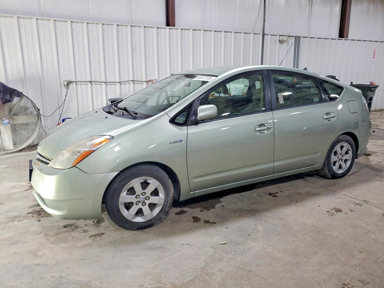 Salvage Toyota Prius Image