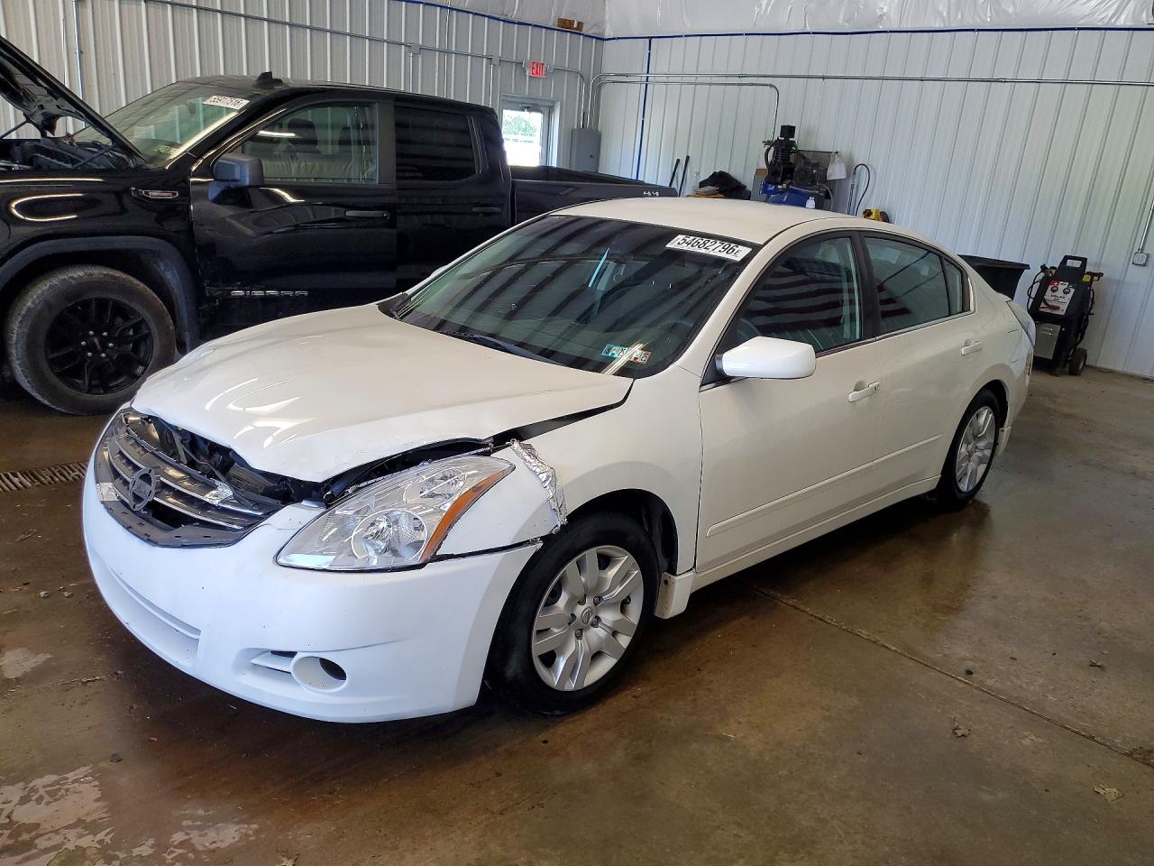 Salvage Nissan Altima Image