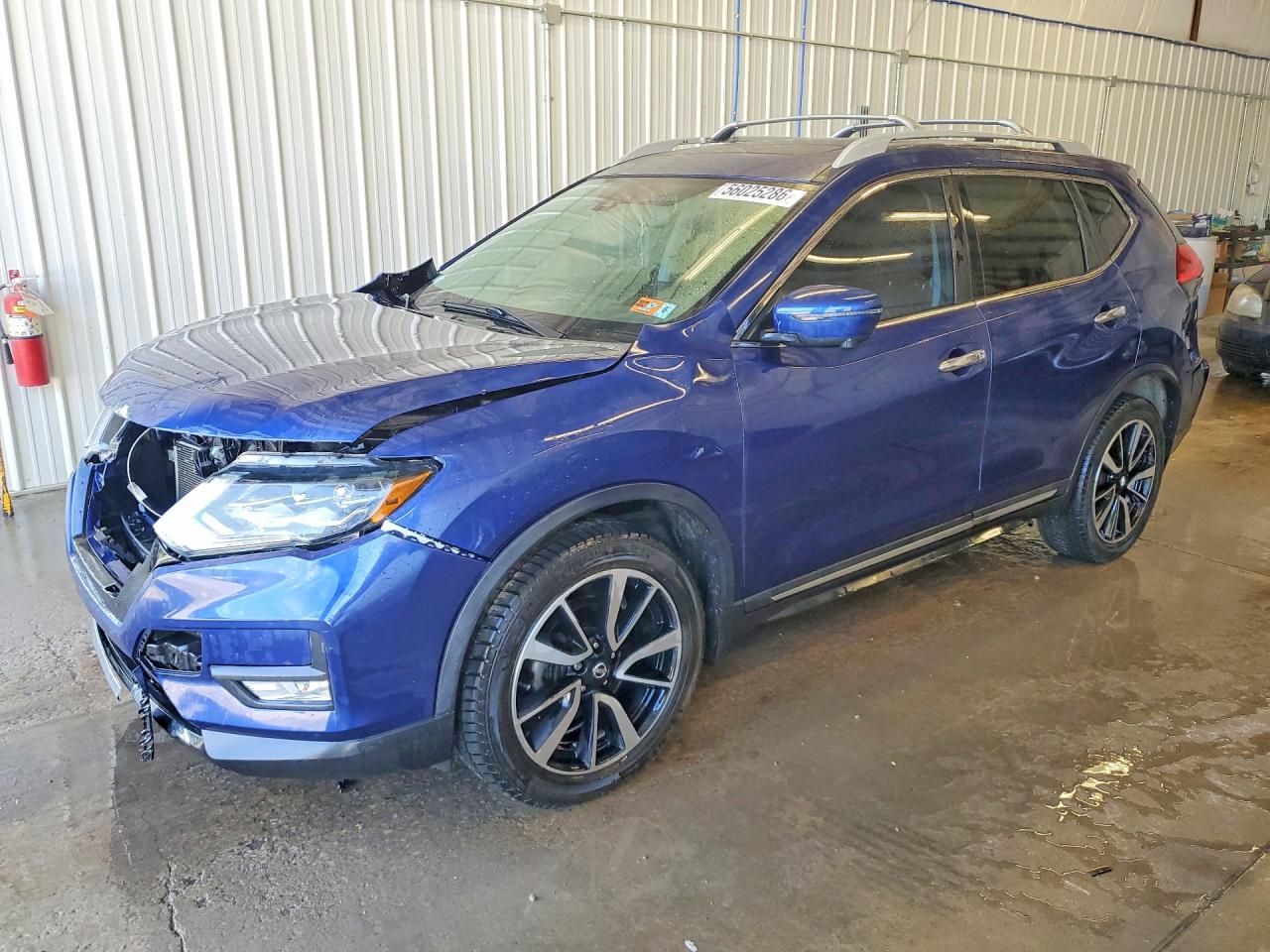 Salvage Nissan Rogue Image