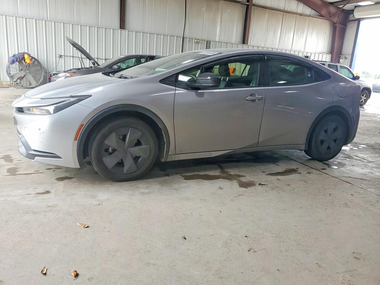 Salvage Toyota Prius Image