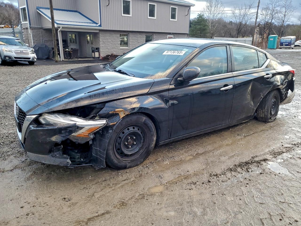 Salvage Nissan Altima Image