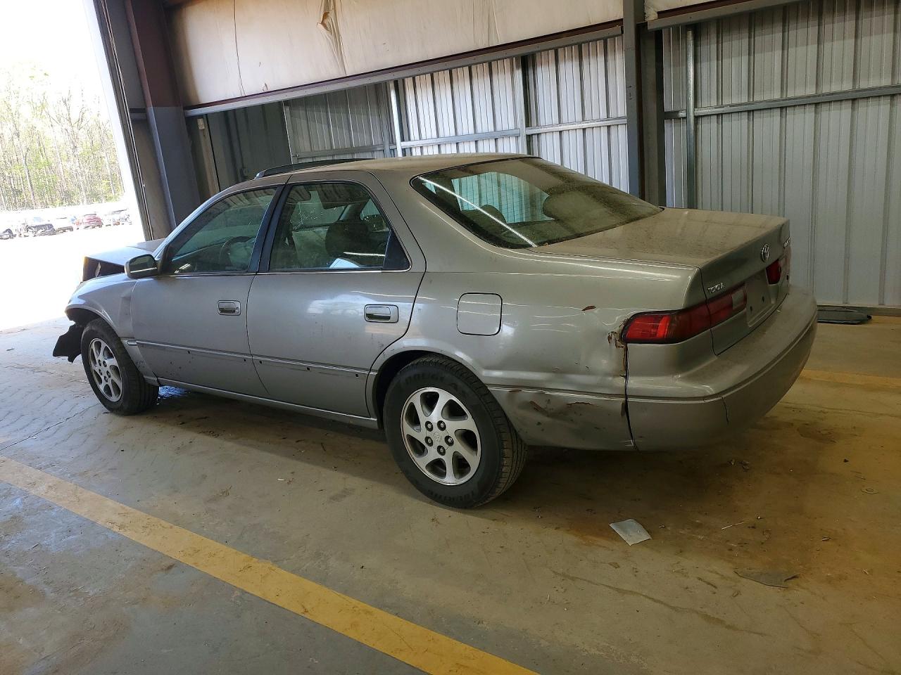 Toyota Camry Xle V6