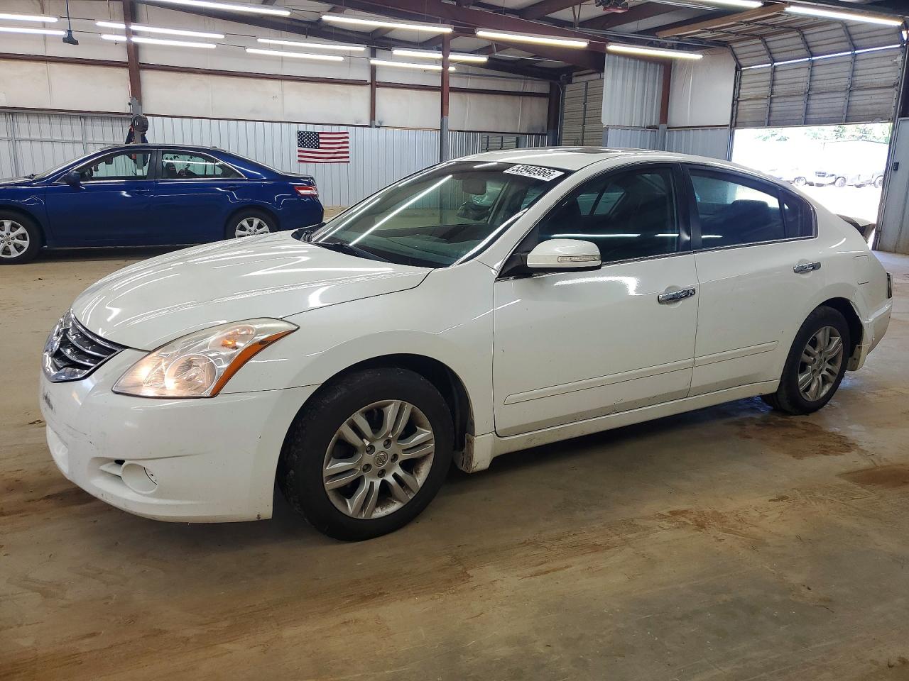 Salvage Nissan Altima Image