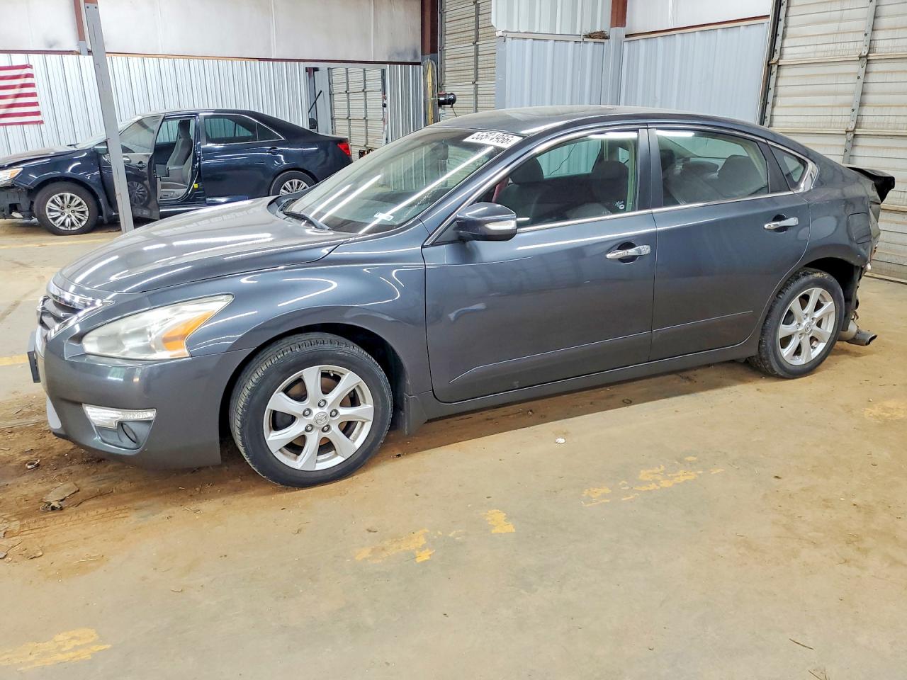 Salvage Nissan Altima Image