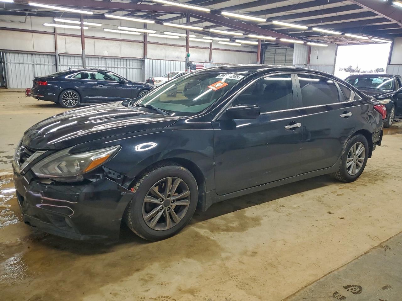 Salvage Nissan Altima Image