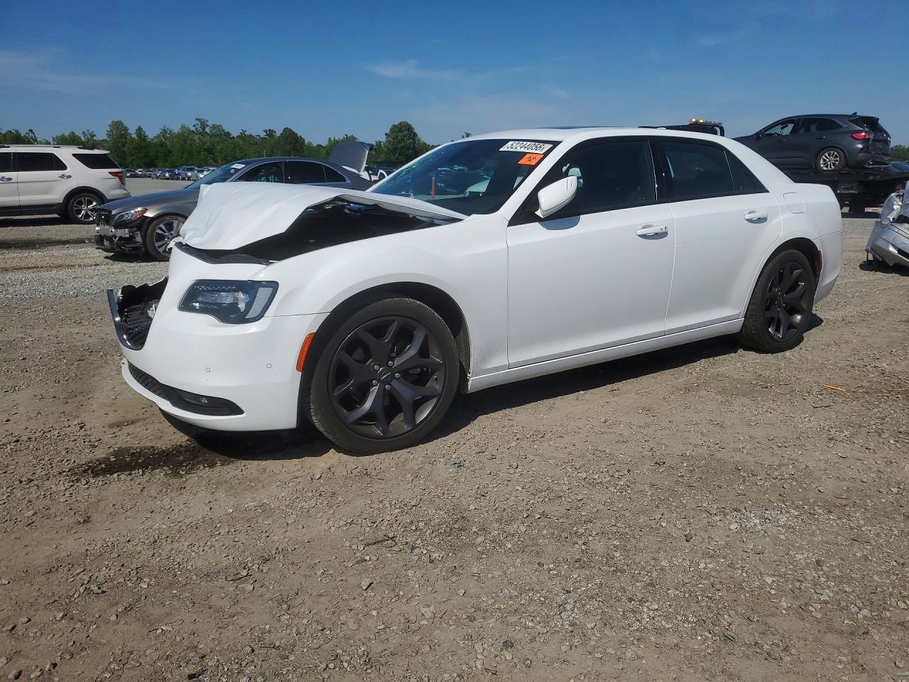 Salvage Chrysler 300 Image