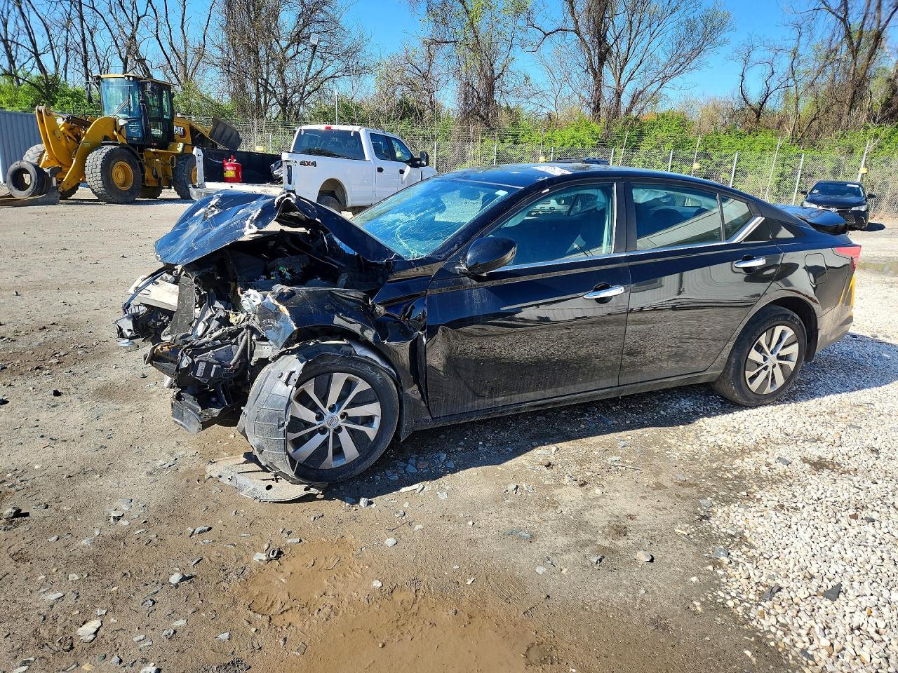 Salvage Nissan Altima Image