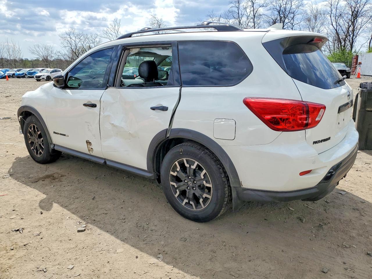 Nissan Pathfinder Sv