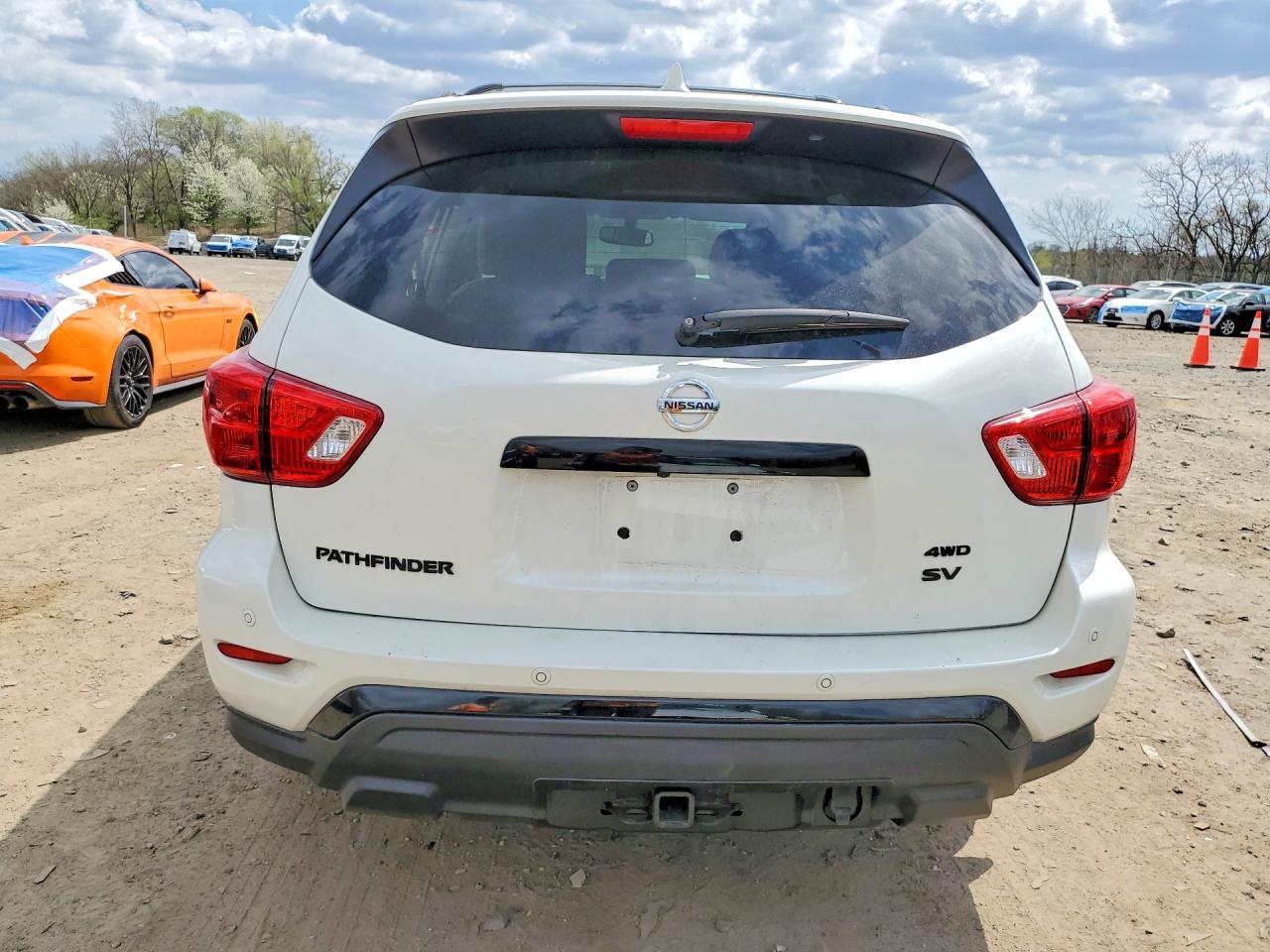 Nissan Pathfinder Sv
