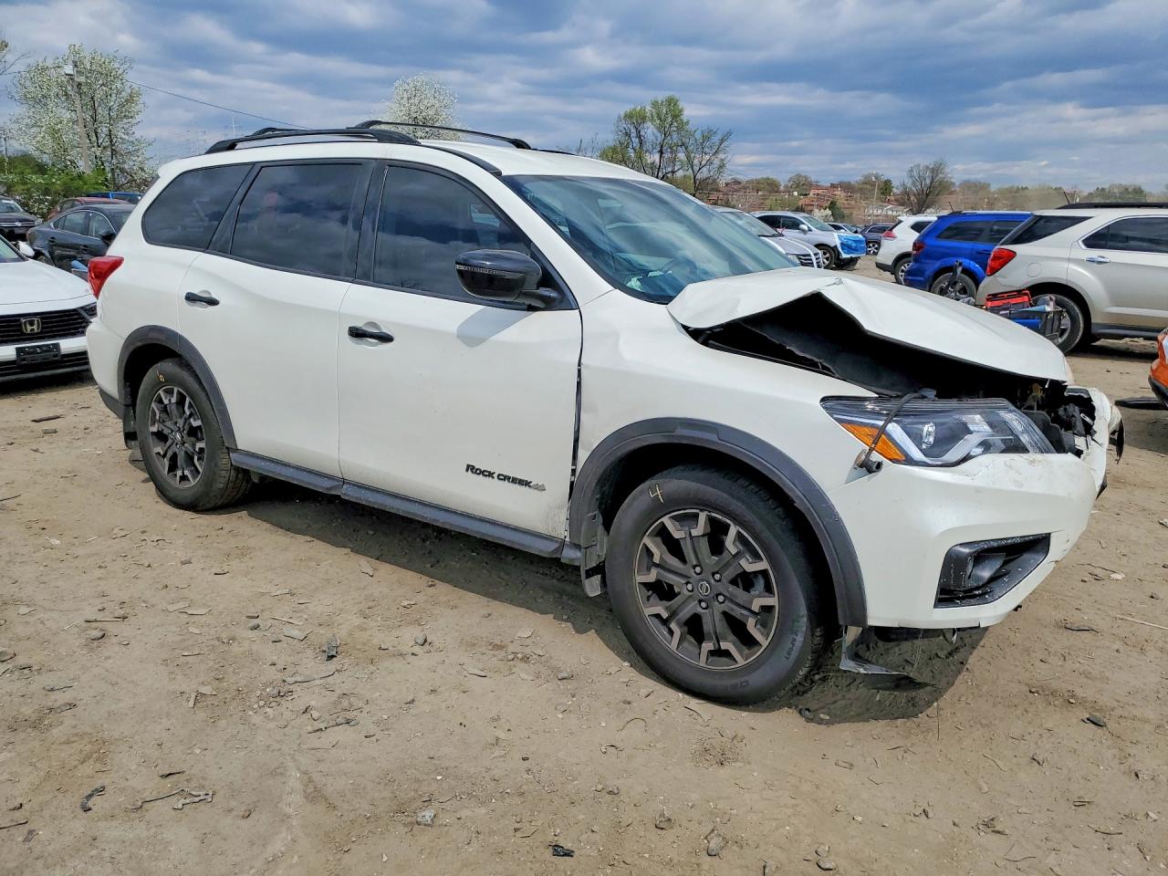 Nissan Pathfinder Sv