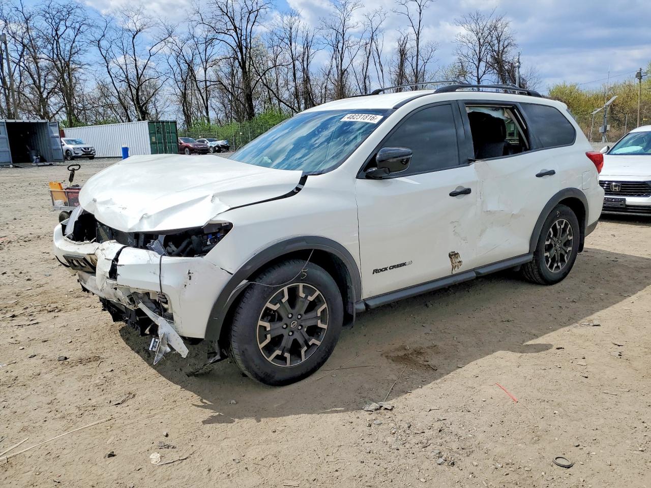 Salvage Nissan Pathfinder Image
