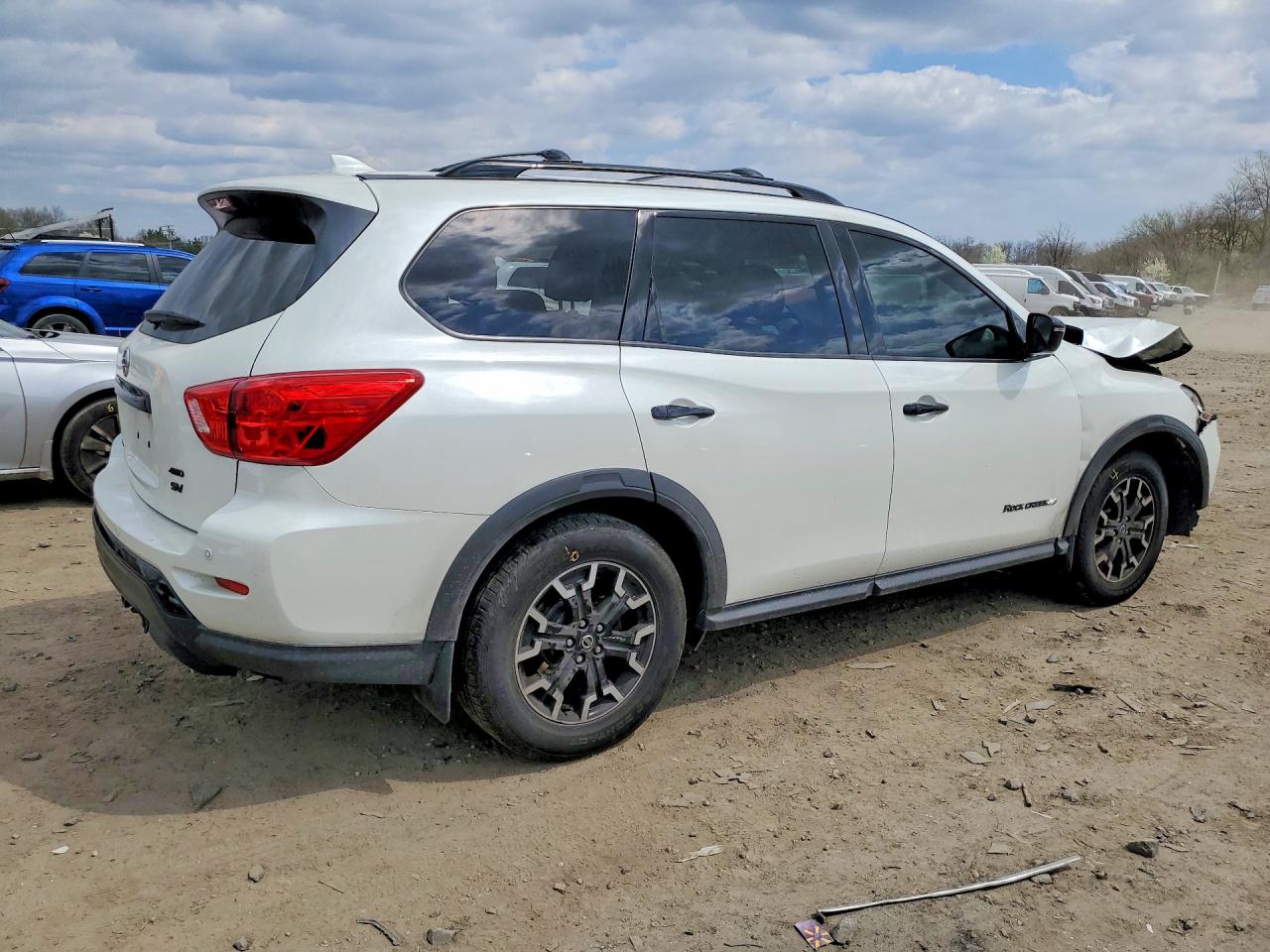 Nissan Pathfinder Sv