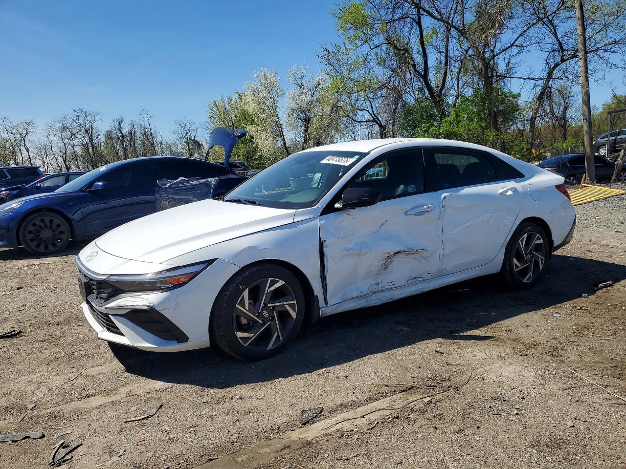 Salvage Hyundai ELANTRA Image