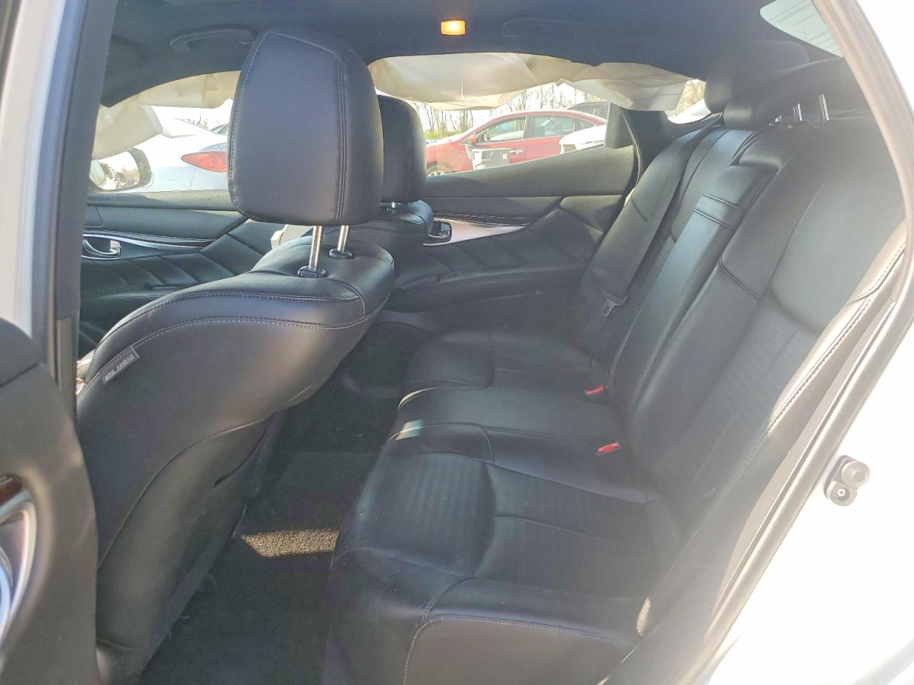 INFINITI Q70 3.7