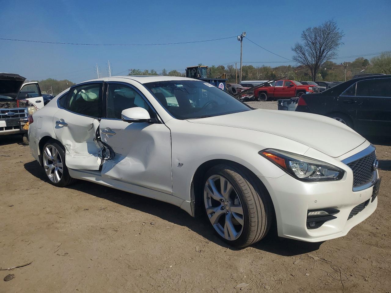 INFINITI Q70 3.7