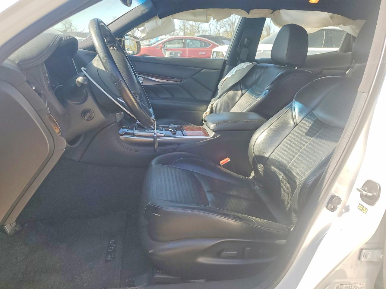 INFINITI Q70 3.7
