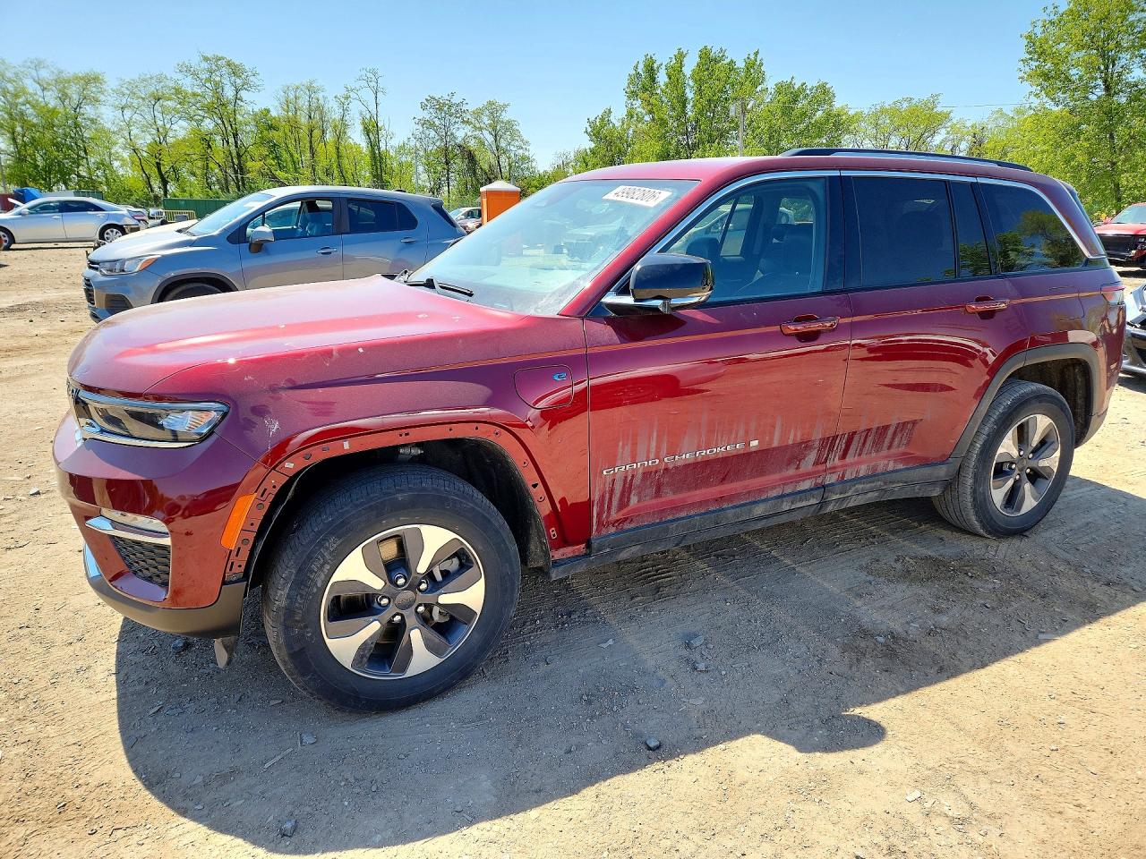 Salvage Jeep Cherokee Image