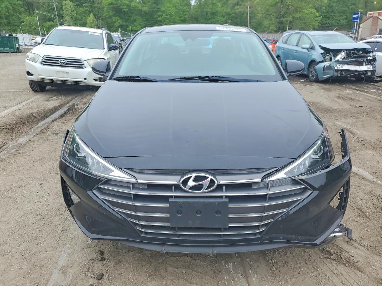 Hyundai ELANTRA Sel