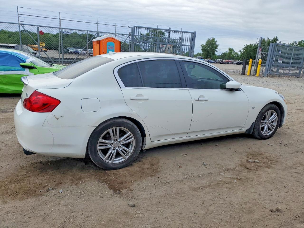 INFINITI Q40 Base