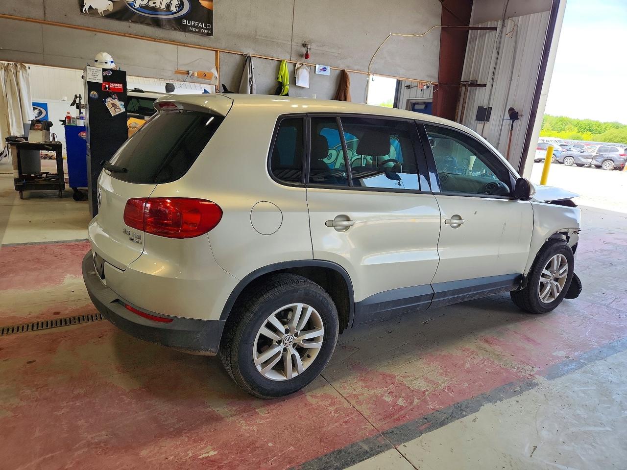 Volkswagen Tiguan S