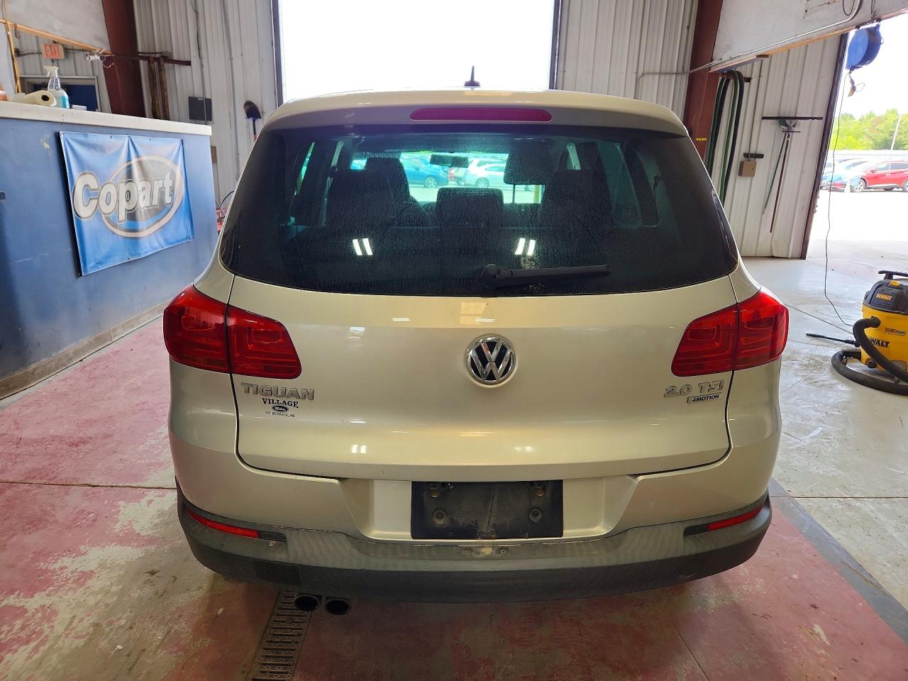 Volkswagen Tiguan S